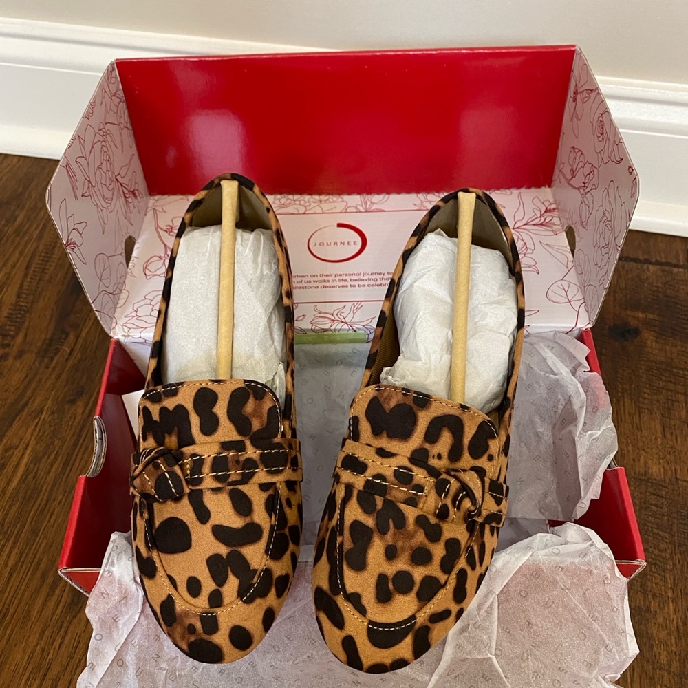 Journee Collection Marci Loafer - Picture 4 of 5